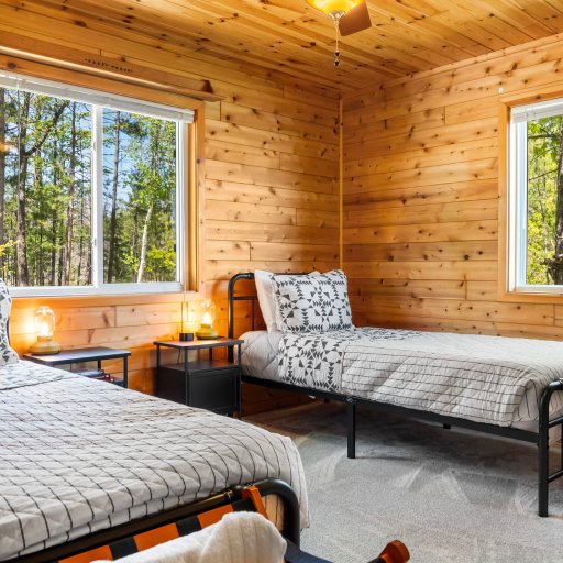 Third bedroom with full and twin beds