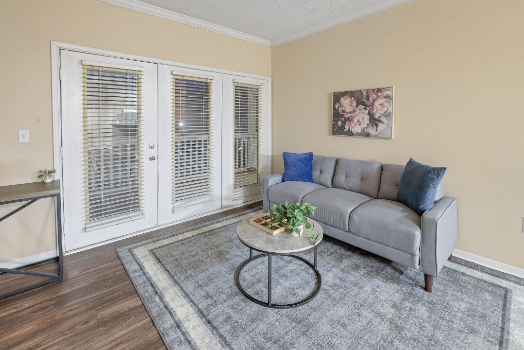 The Avenues of Lakeshore · Unit 1910 2/2