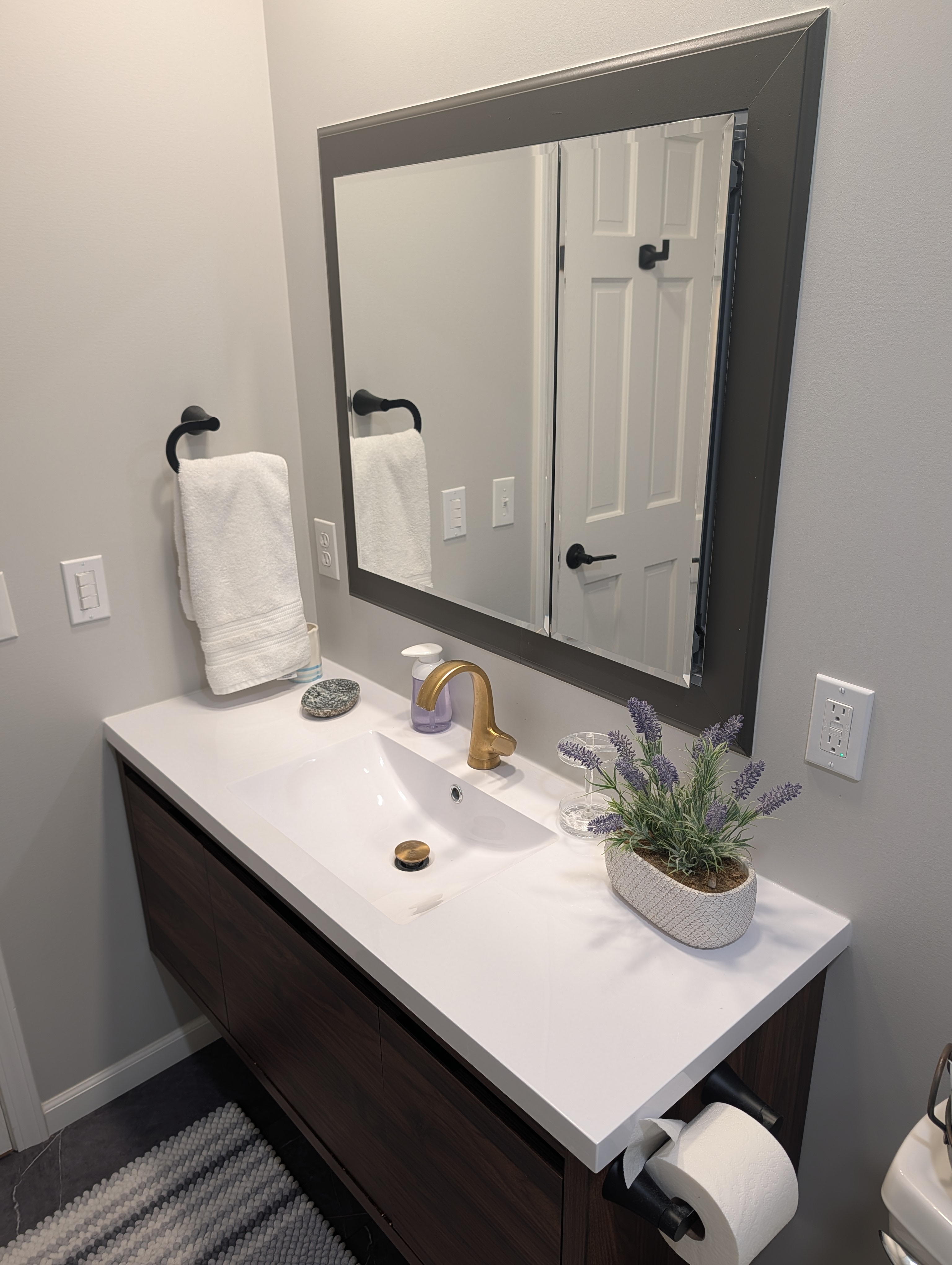 BATHROOM #2 (SECOND FLOOR):  Full bathroom on the second floor with a combination tub and shower.