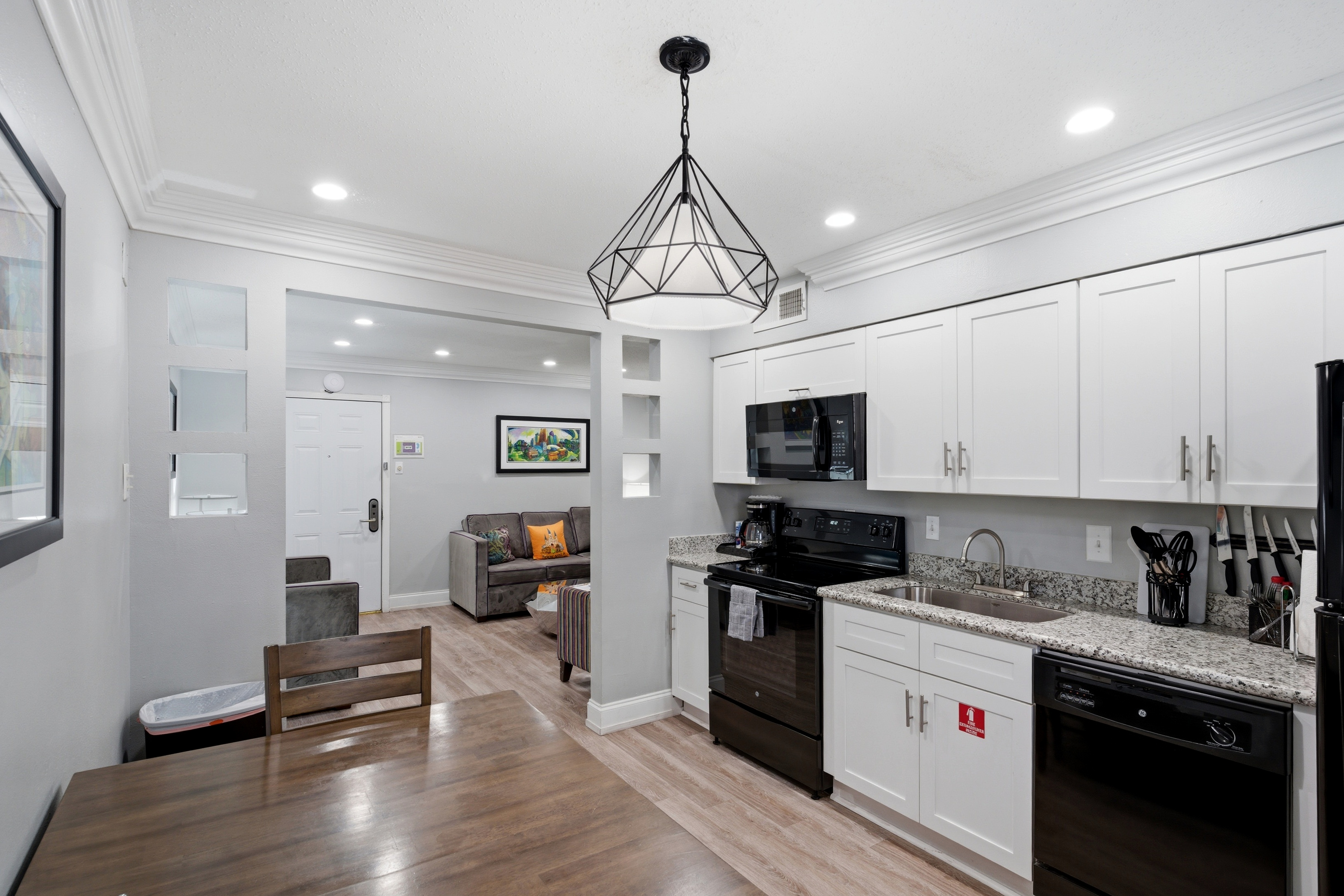 Kitchen area with an elegant look + dining area to bake and bite at the same time!