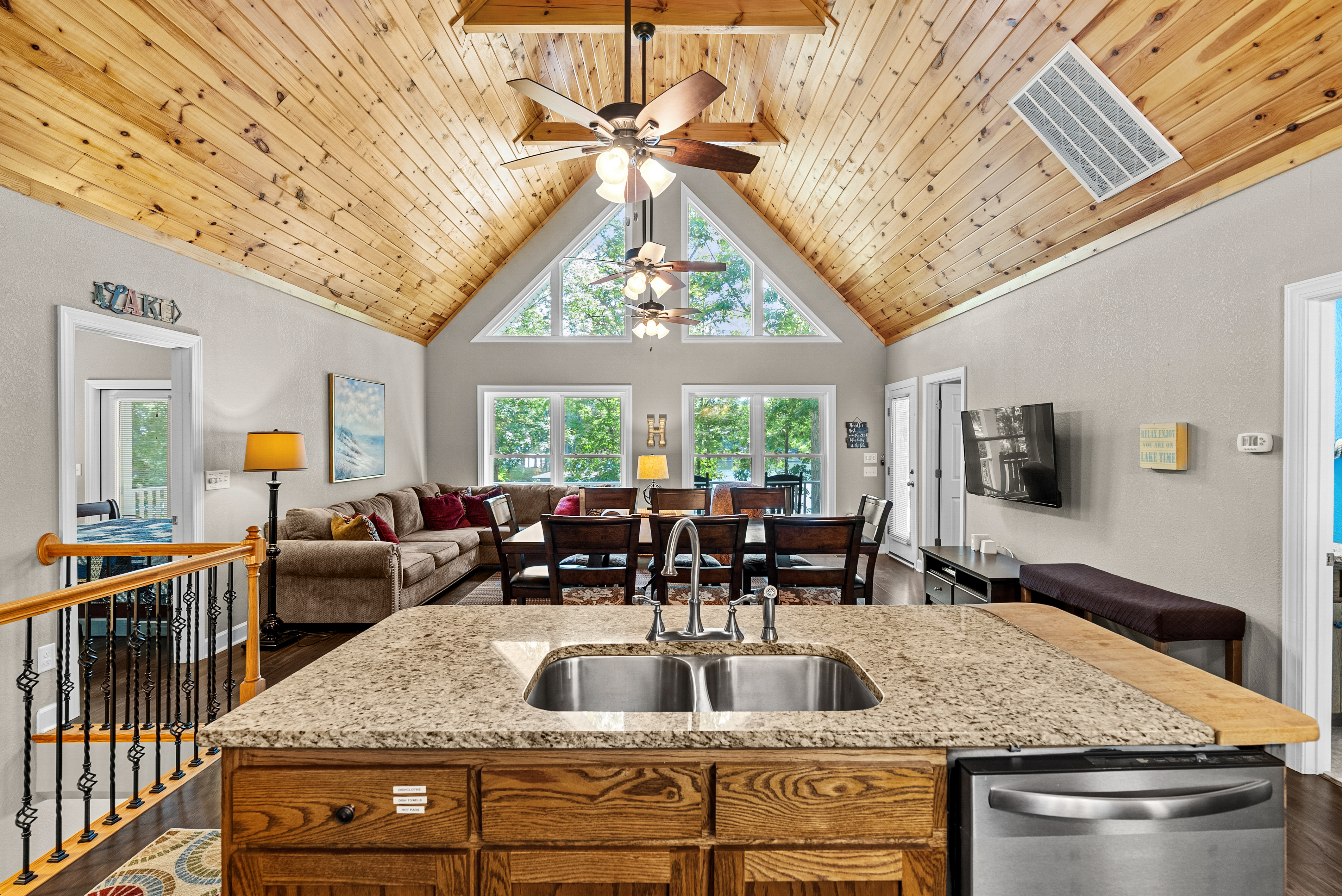 The Ideal Multi-family Lake Memory-maker! - Lake Gaston