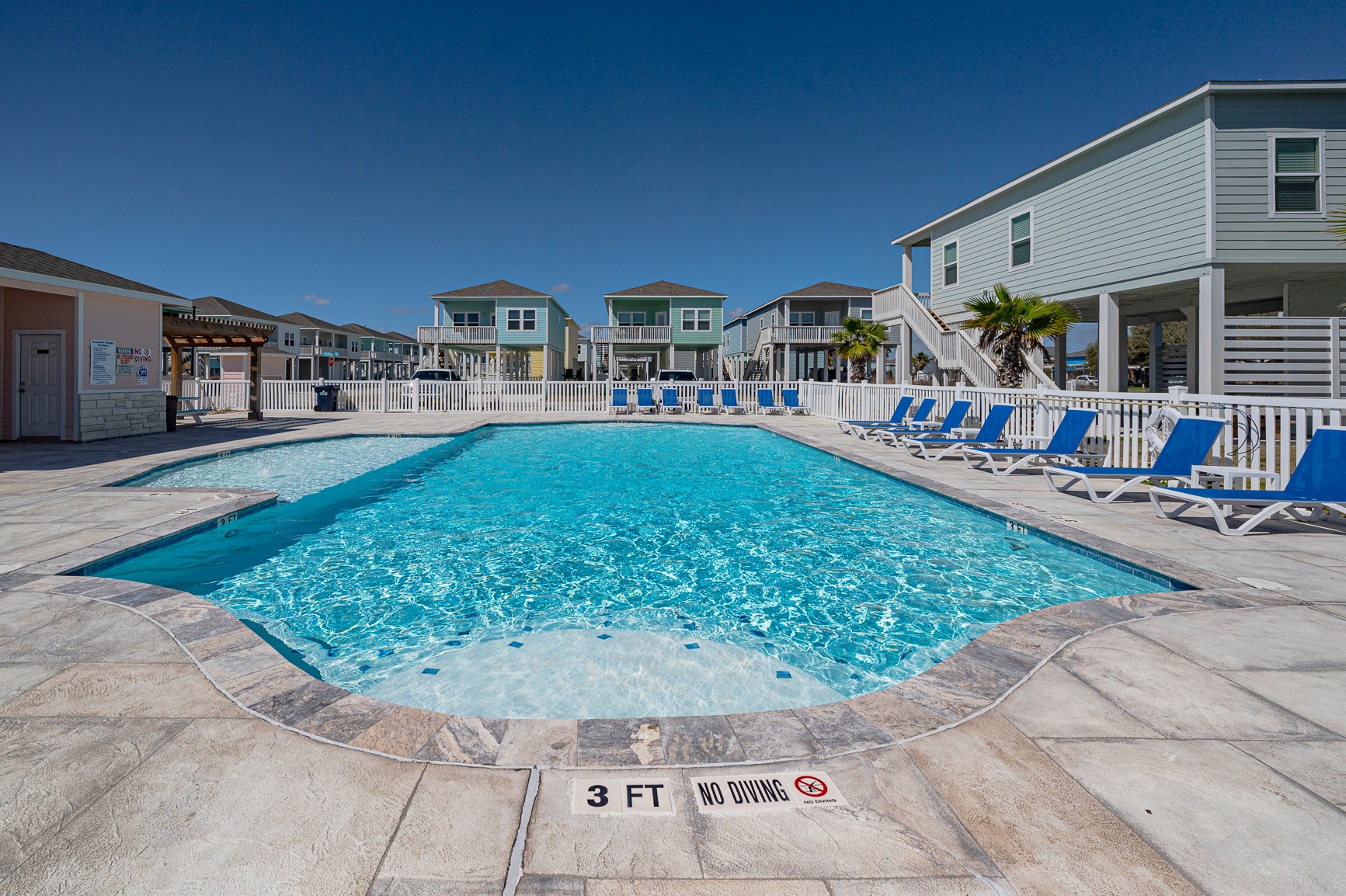 Charming Coastal Cottage With Pool - Inviting Family Retreat - Rockport