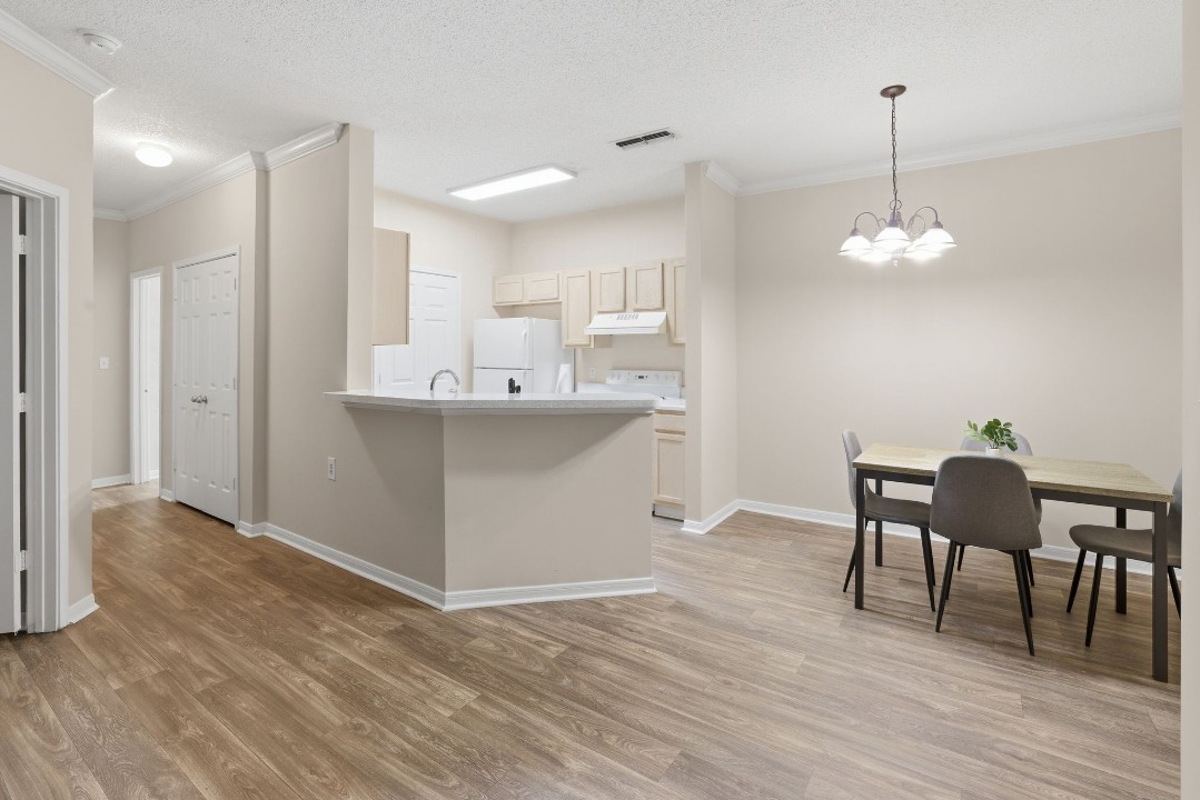 The Avenues of Lakeshore · Unit 2602 2/1