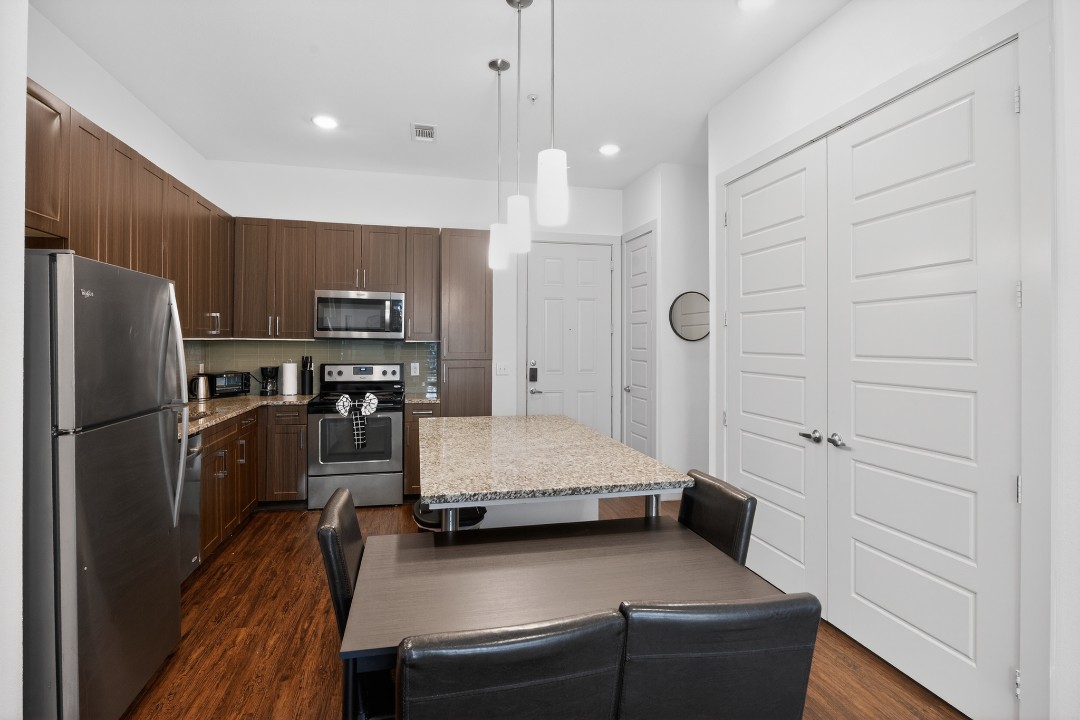The Creekside at Vantage · Unit 3103 2/2
