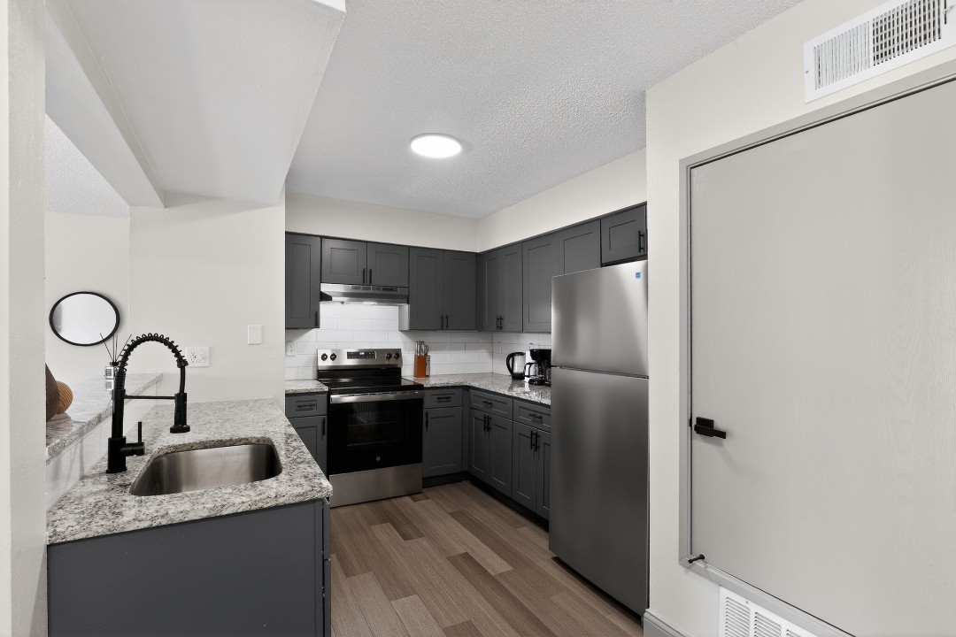 Rosehill Pointe · Unit 24 1/1