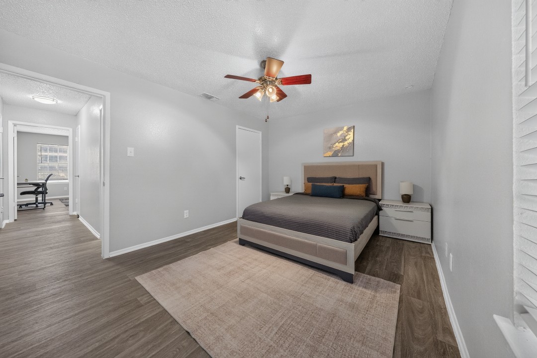 2 Bedrooms · Signature layout