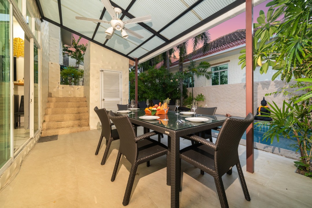 Jon · 3 bedrooms pool villa Rawai