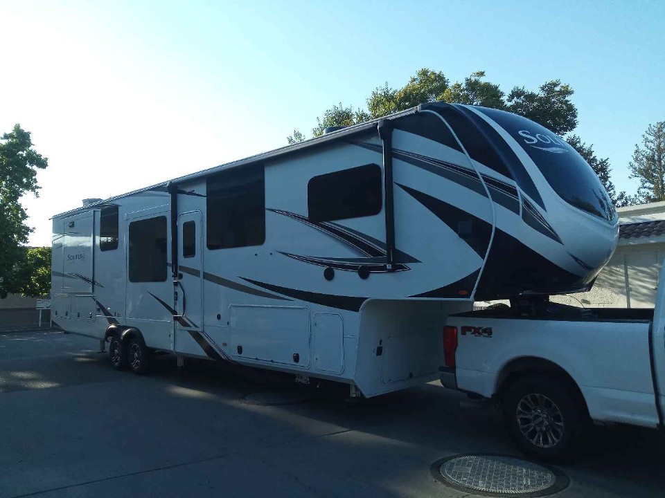[71] 2023 Solitude 390RK – Rear Kitchen 5th Wheel