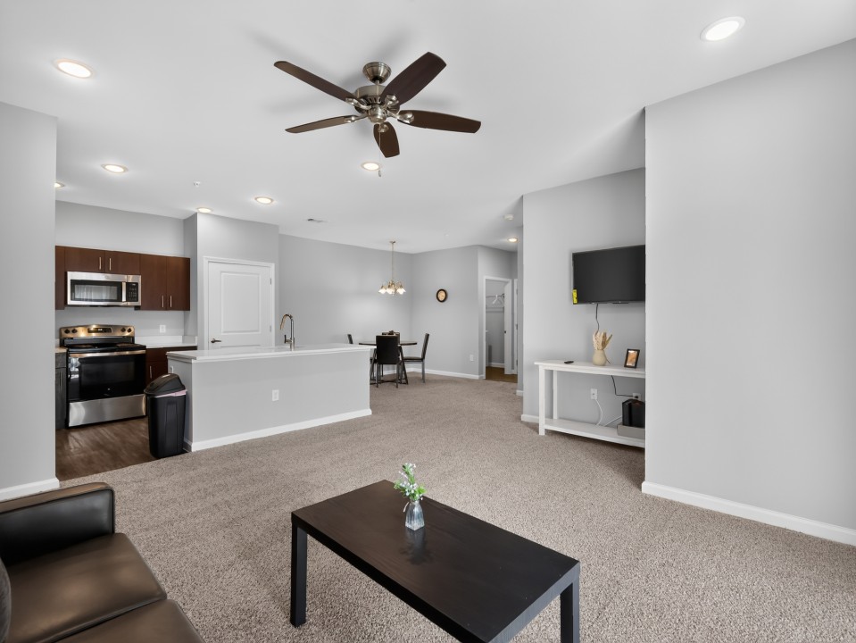 Whitewing Flats · Unit 8204 1/1