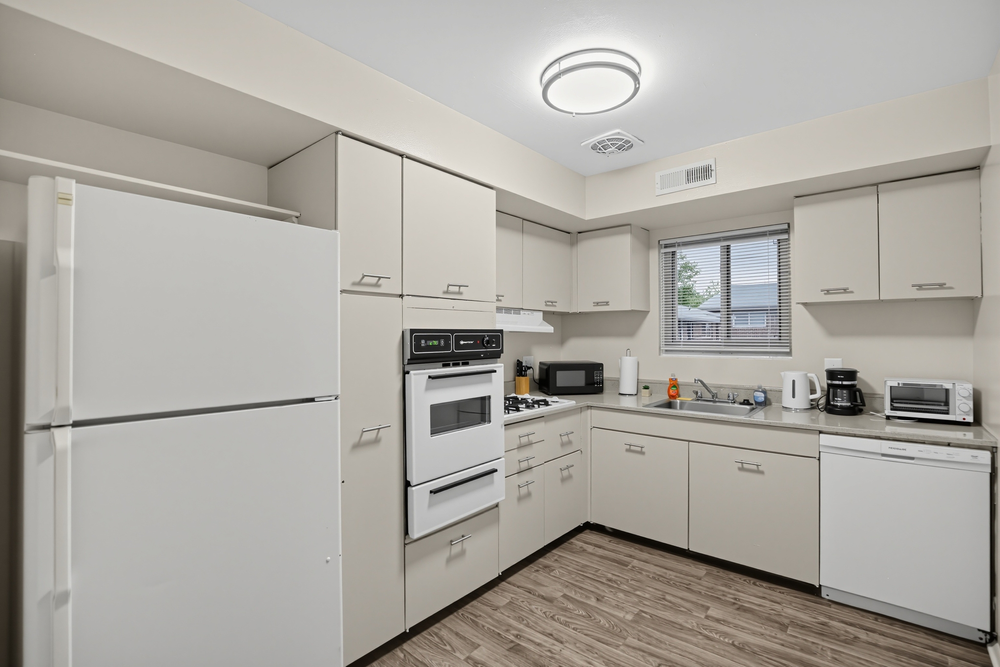 MIlbrook Park Apartments 6964 MI
