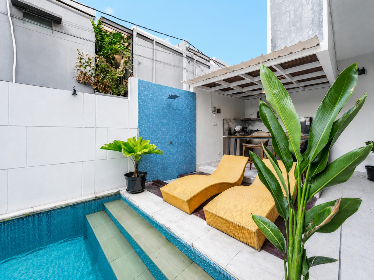 Island Boy Guesthouse – Pantai Lima (Top Floor) — photo 23