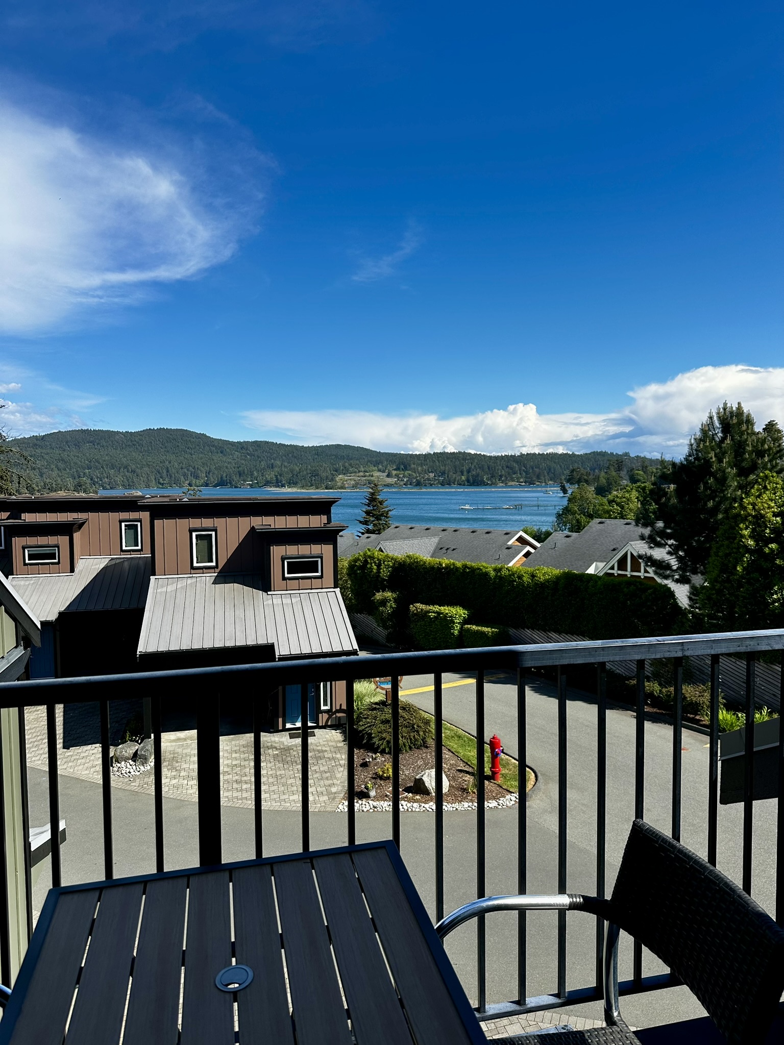 Race Rocks Townhouse - Pet Friendly Sooke Rental - Vancouver Island