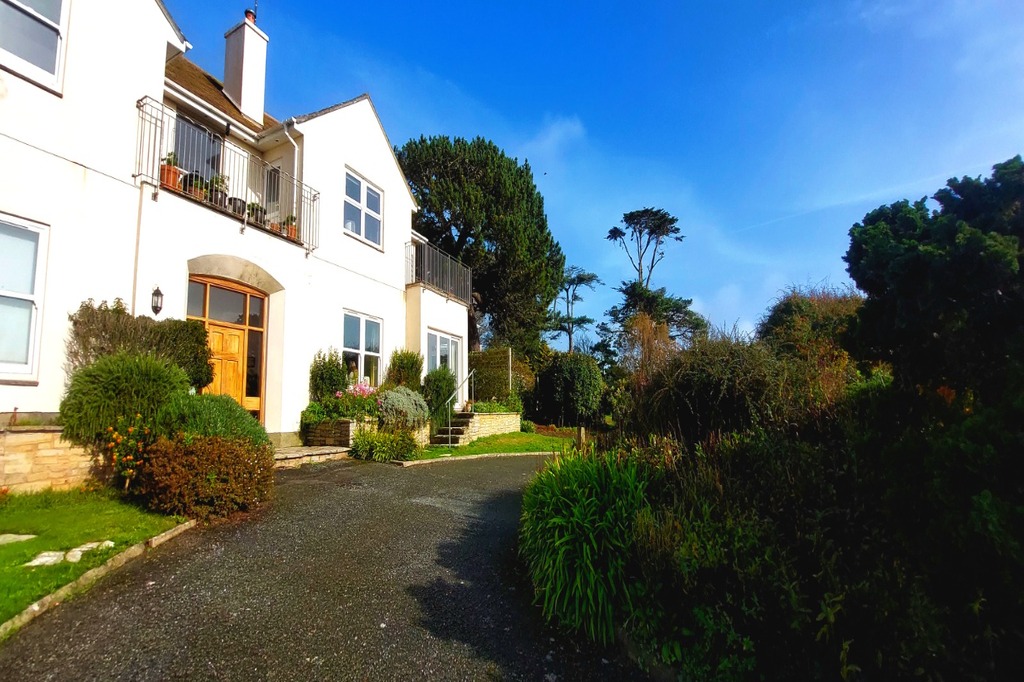 3 Linkside House 