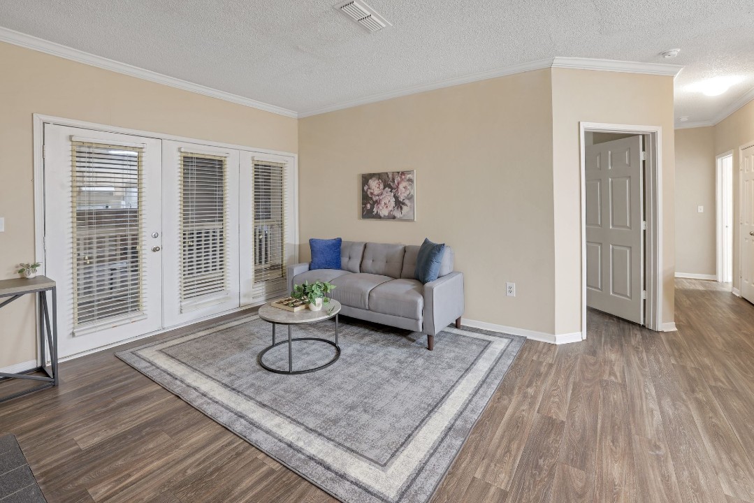 The Avenues of Lakeshore · Unit 1910 2/2