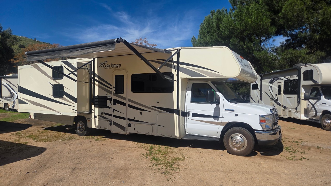 [28] 2019 Class C – Freelander – Sleeps 10