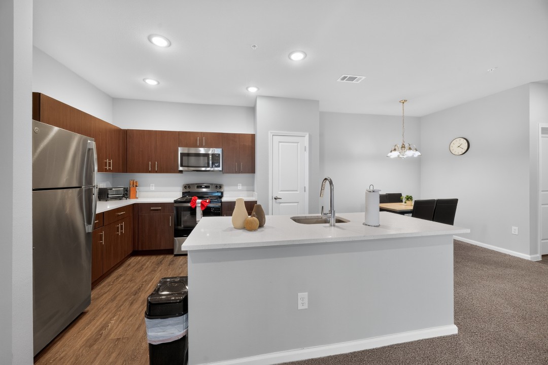 Whitewing Flats · Unit 7304 2/2