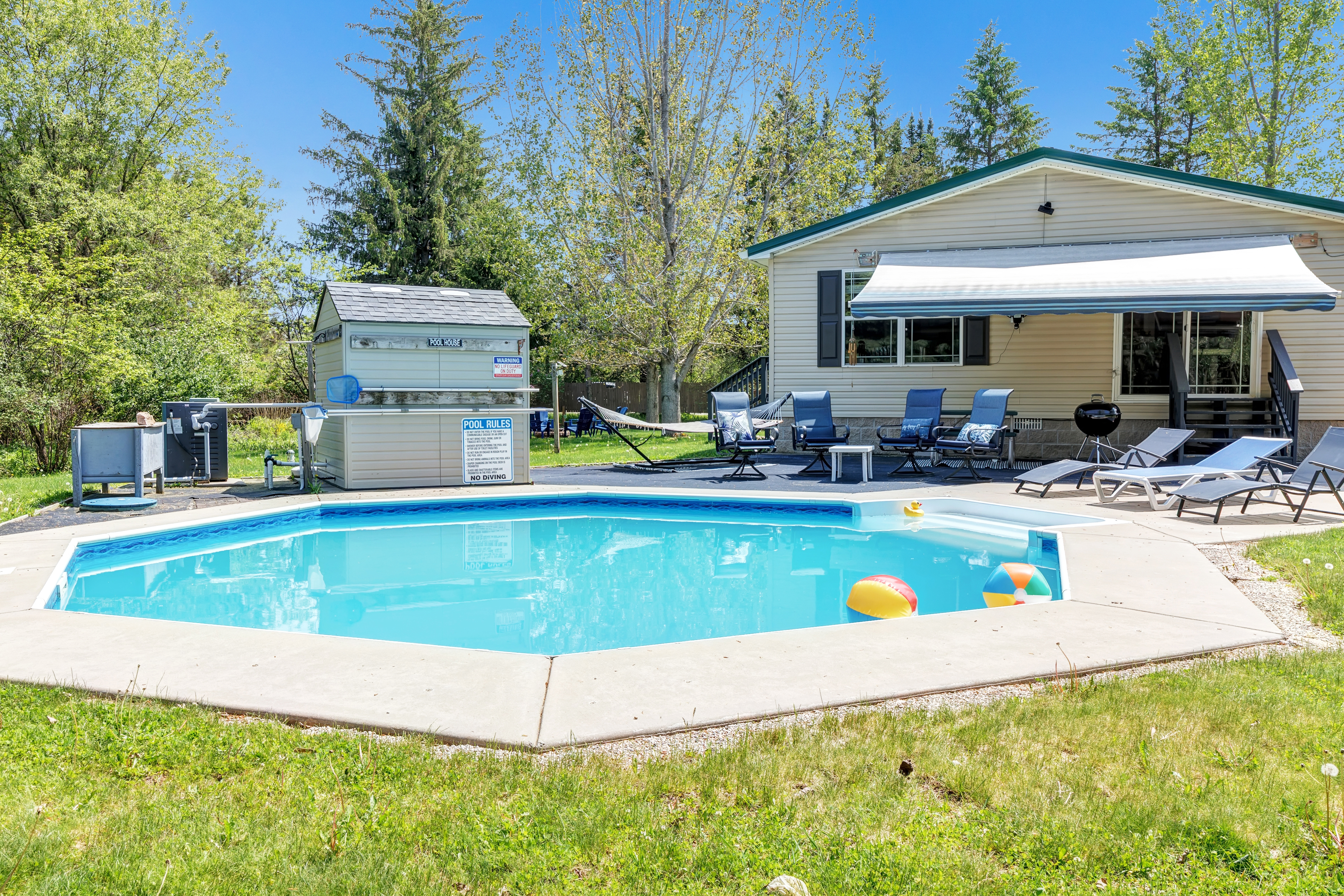 Stunning Pool House Between Lakewood And Mountain! - Wisconsin