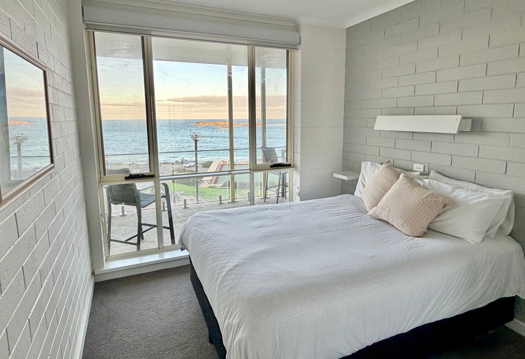 Sleeps up to 5 guests comfortably. Bedroom 1: New queen bed, ocean view, and stylish shelving. Stay cool and comfortable with ducted air conditioning throughout the unit and ceiling fans in each bedroom.