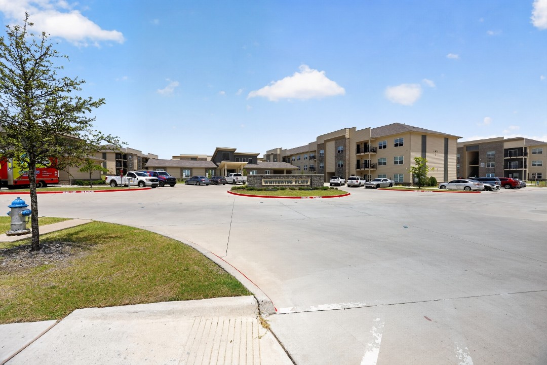 Whitewing Flats · Unit 7304 2/2