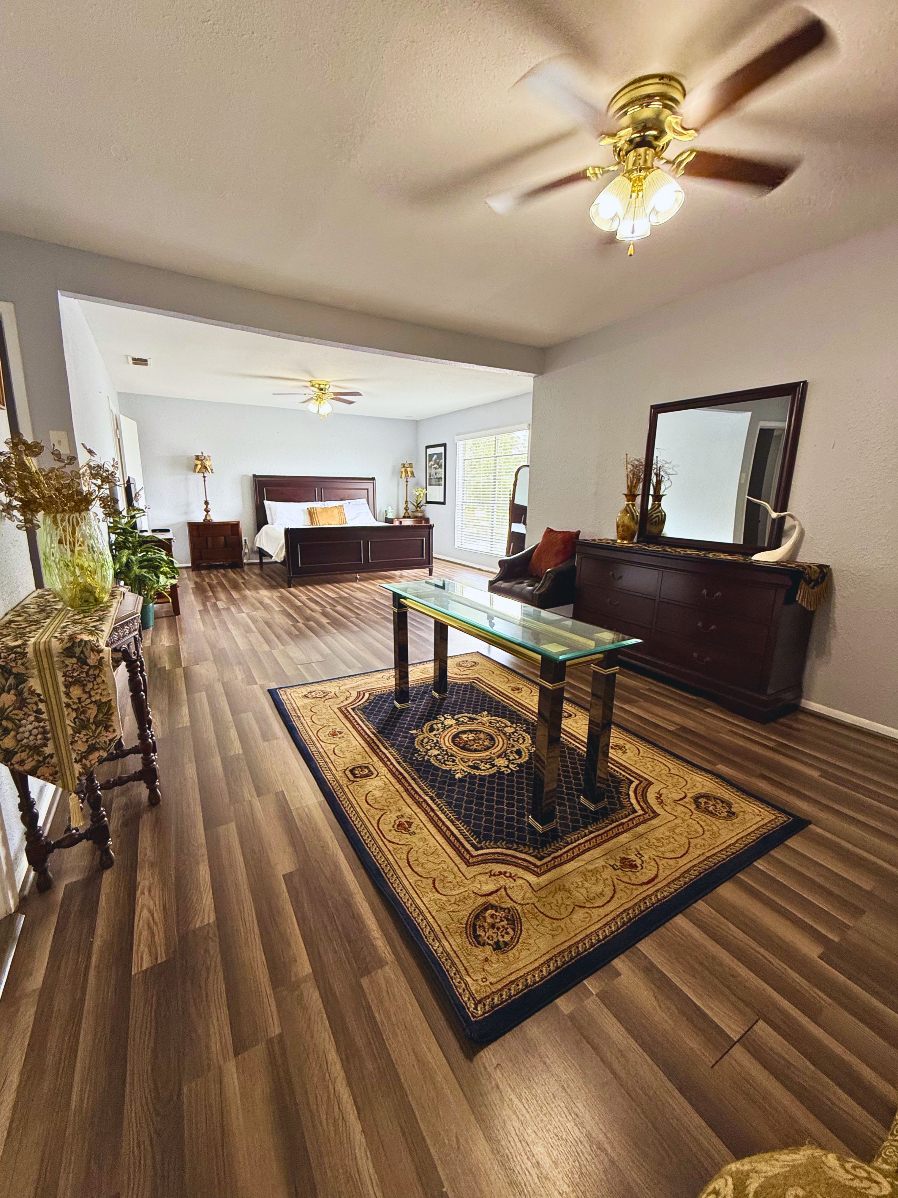 Spacious Southside Home 1 King & 1 Queen Bed! - Corpus Christi, TX