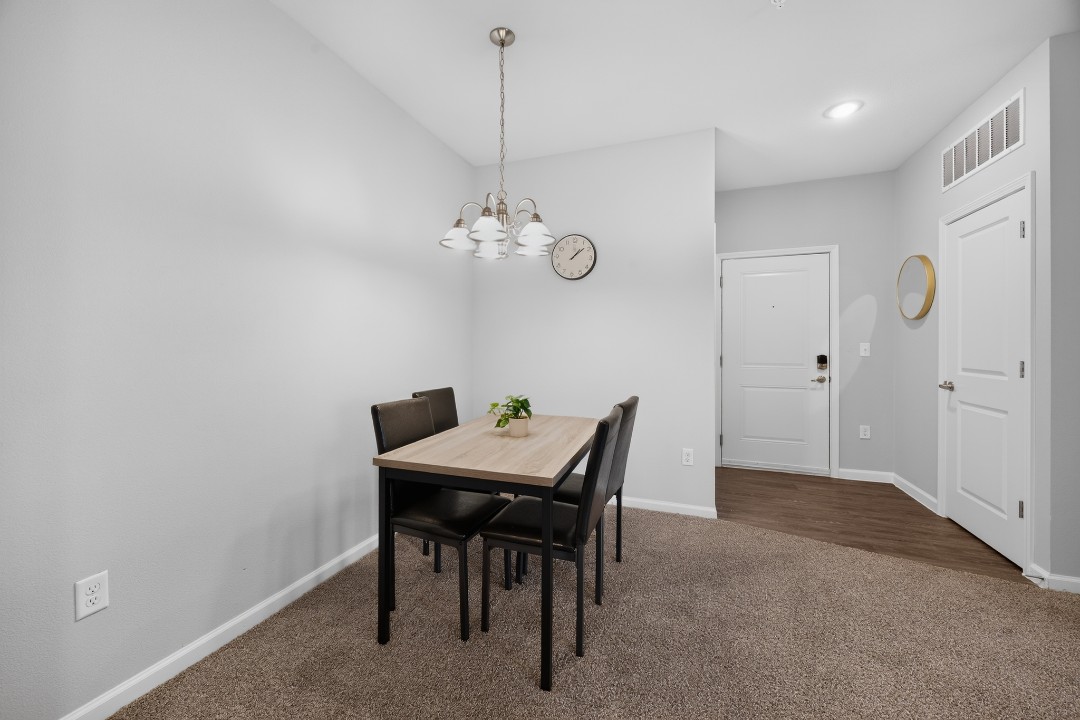 Whitewing Flats · Unit 7304 2/2