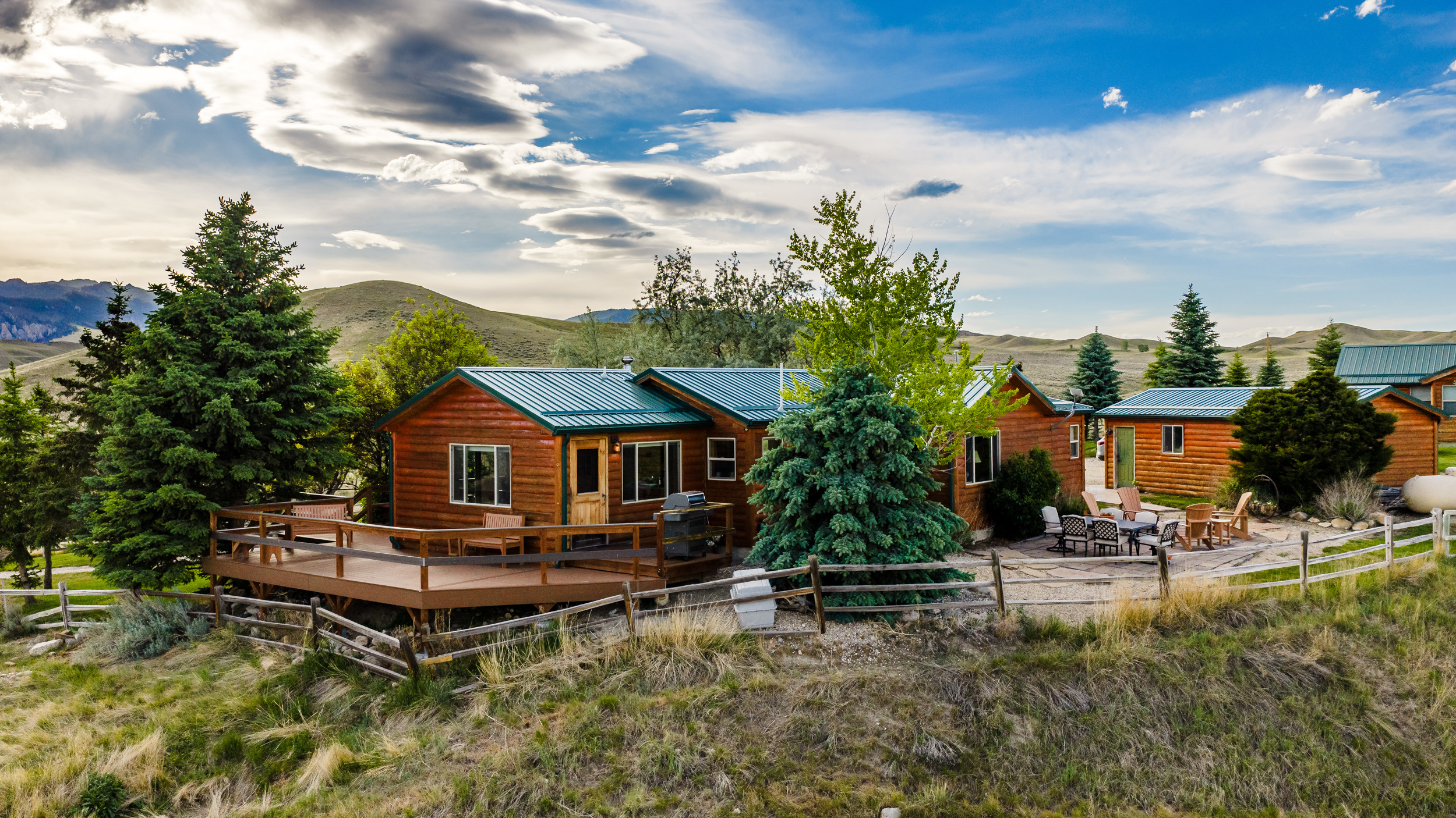 Log Cabin: Bighorn Views & Deck - Wyoming