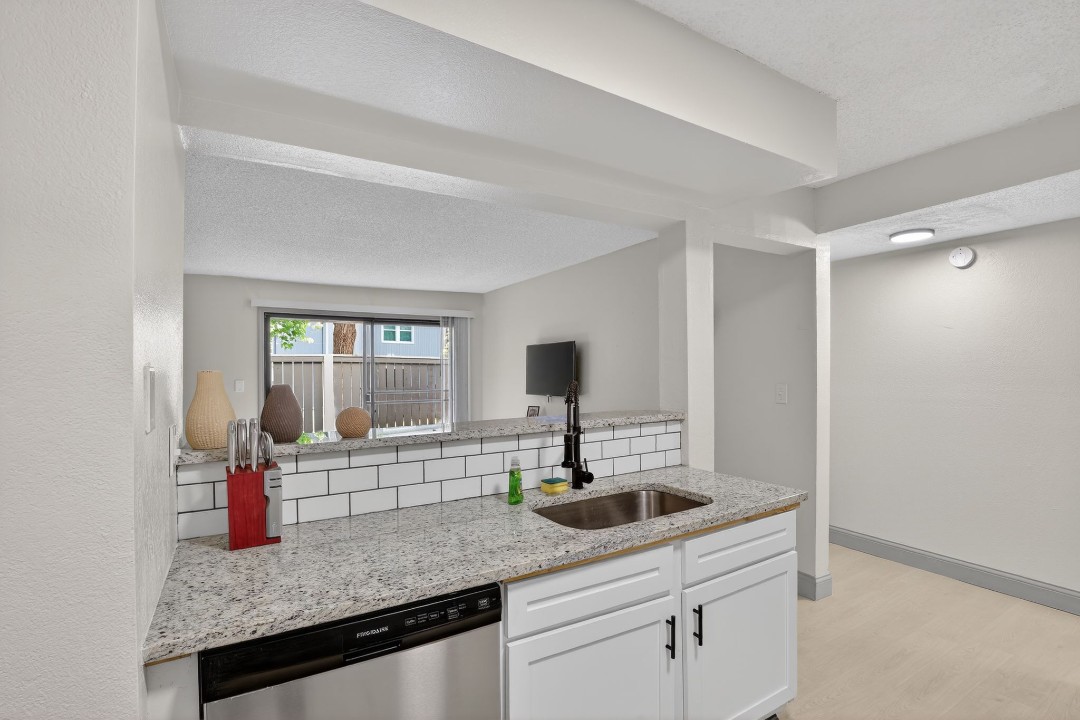 Rosehill Pointe · Unit 161 1/1