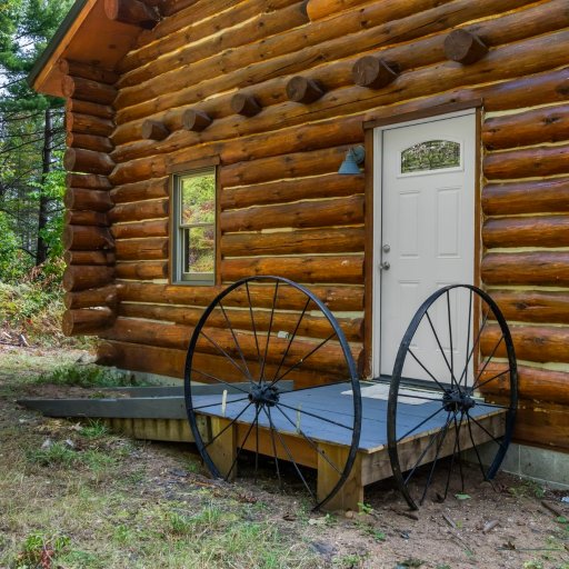 Side entrance with wagon-wheel accents