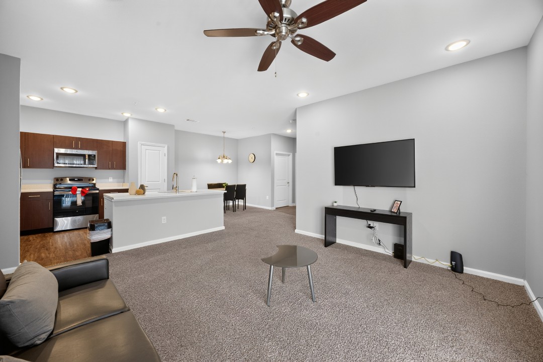 Whitewing Flats · Unit 7304 2/2