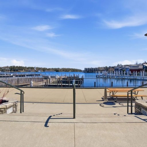 Round Lake promenade — a few minutes on foot from Bridge Street to the drawbridge and East Park.