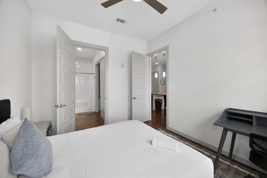 The Creekside at Vantage · Unit 3103 2/2