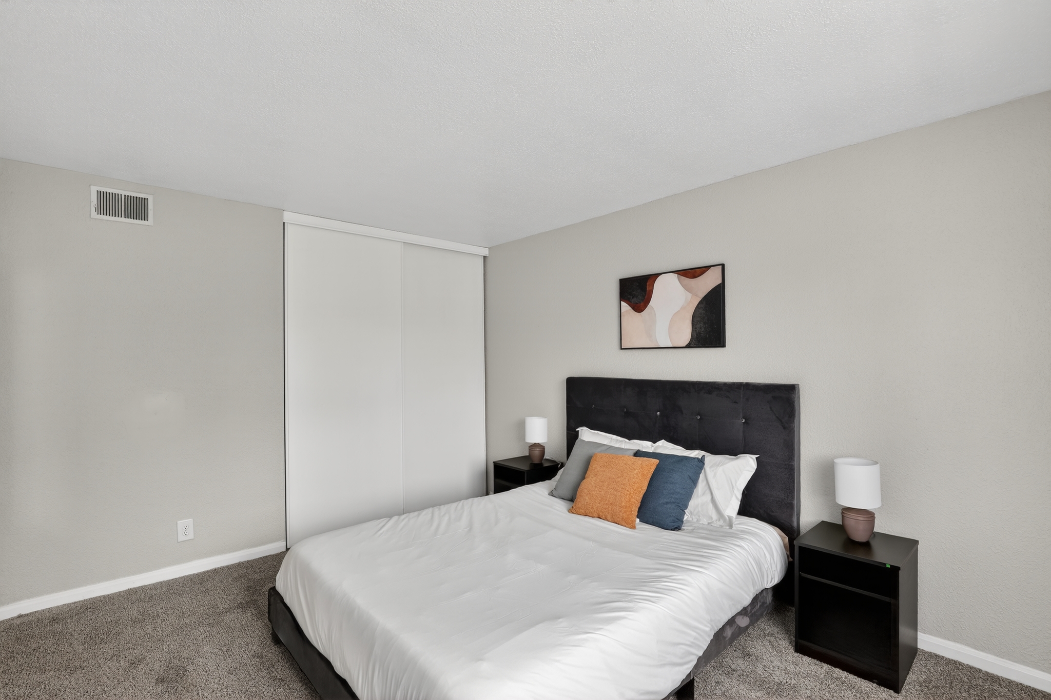 Bright & Airy 2 Bedroom Retreat in Kansas City, MO