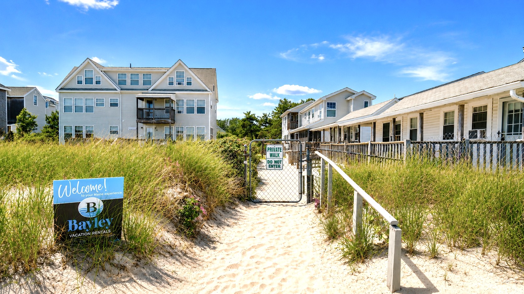 Breathtaking Ocean Views And Cozy Retreat - Charming Beach Getaway - Old Orchard Beach, ME
