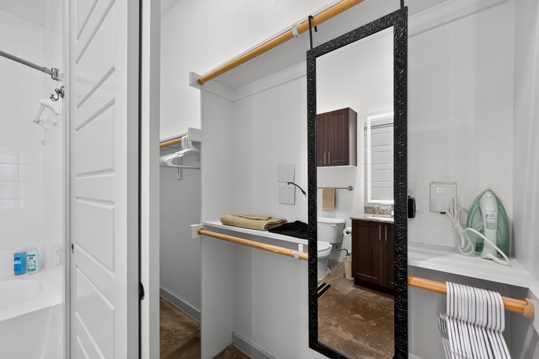 The Creekside at Vantage · Unit 4111 1/1