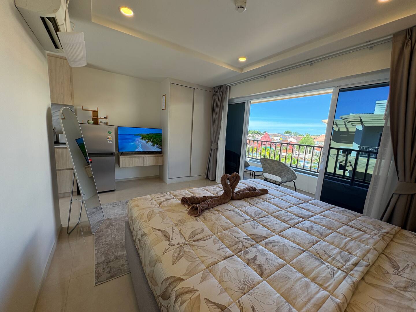 Terraza C401 | Sea View Studio & Pool in Maret, Surat Thani
