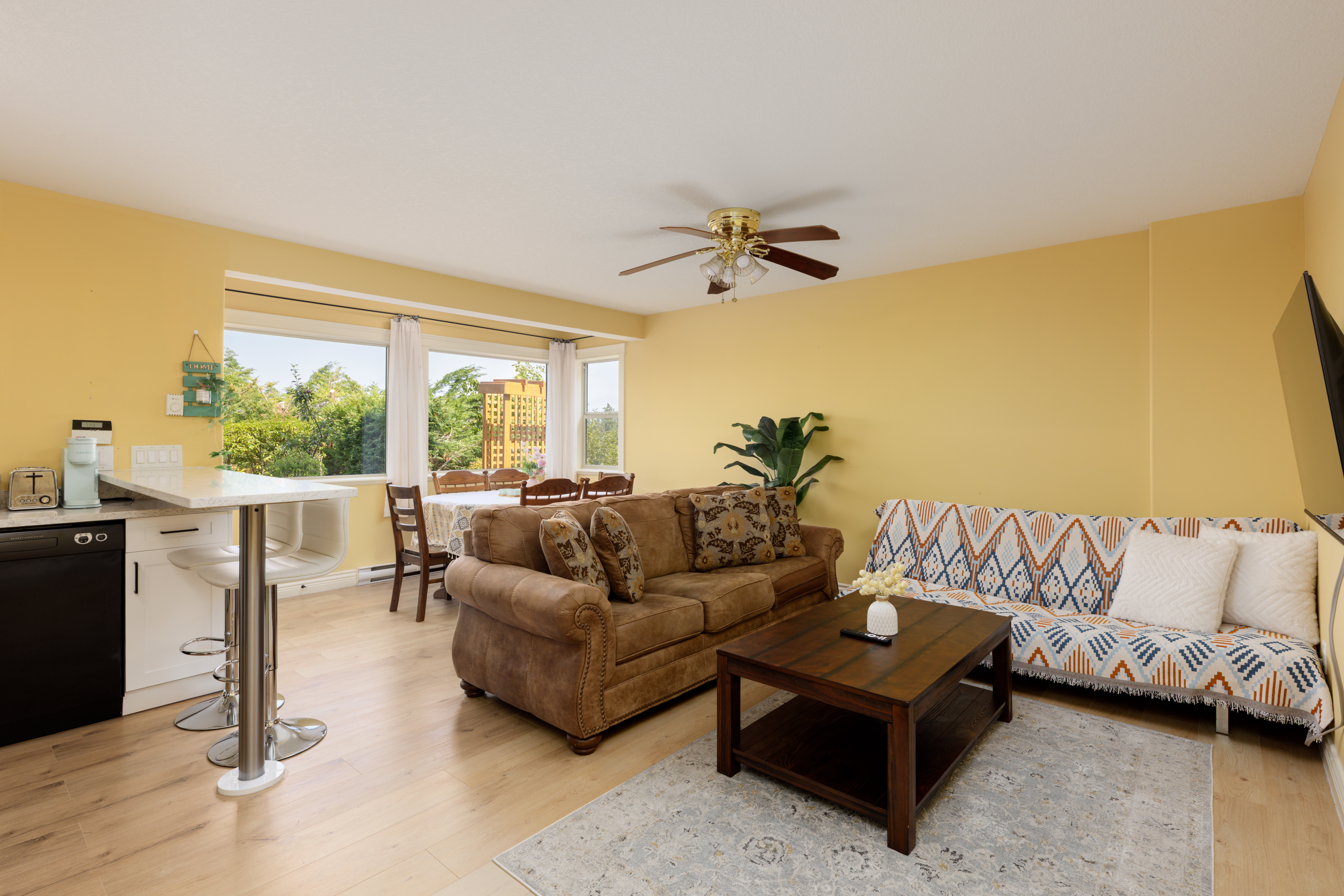 Seaside Escape With Ocean Views & Free Parking - Canadá