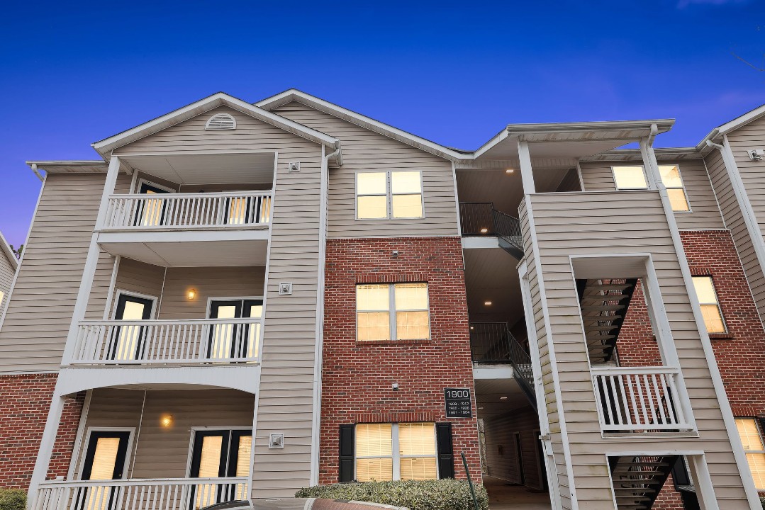 The Avenues of Lakeshore · Unit 2602 2/1