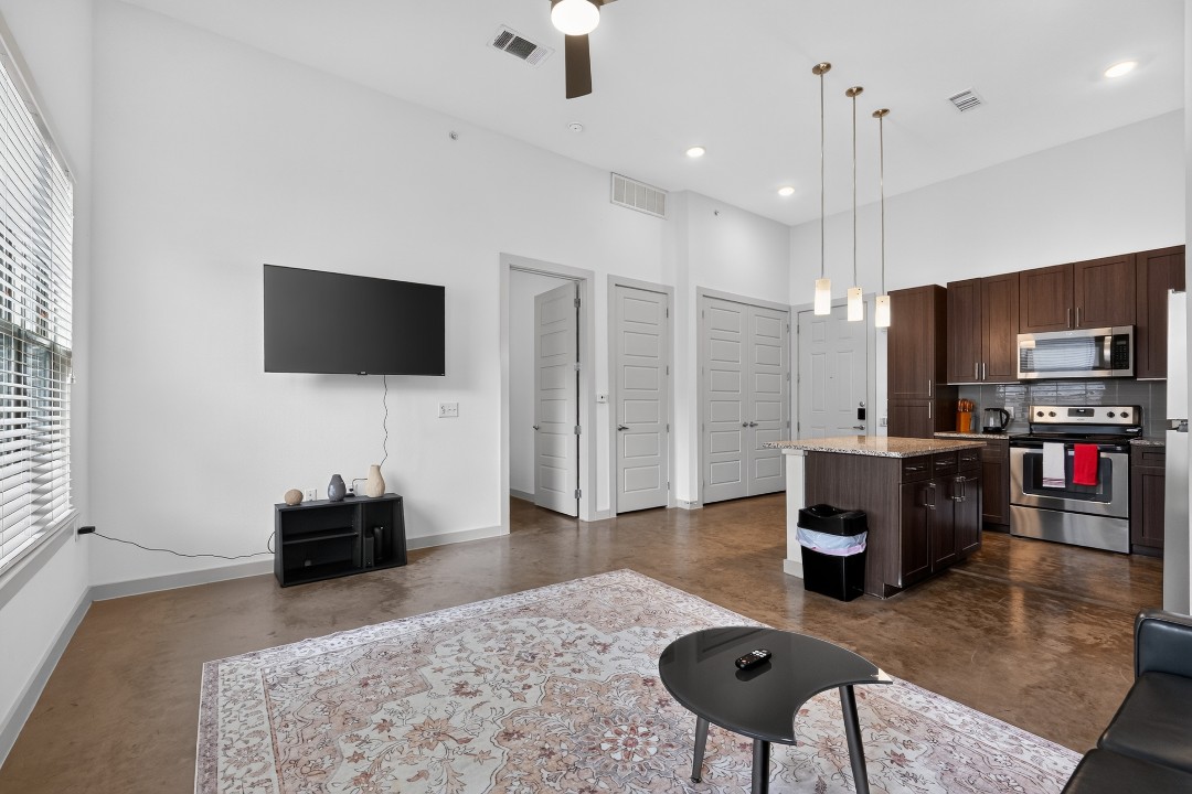 The Creekside at Vantage · Unit 4111 1/1