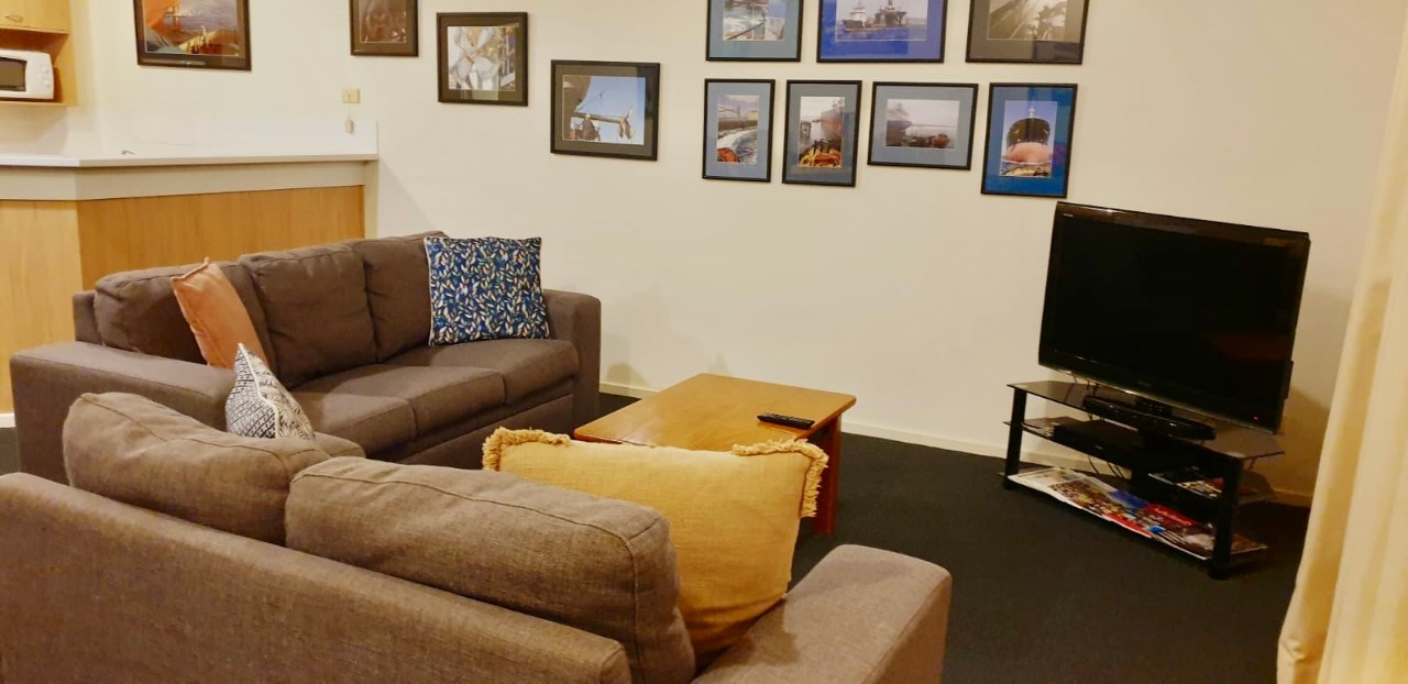 Fully furnished two-bedroom layout plus a pull-out sofa bed—suitable for families, couples, or small groups.