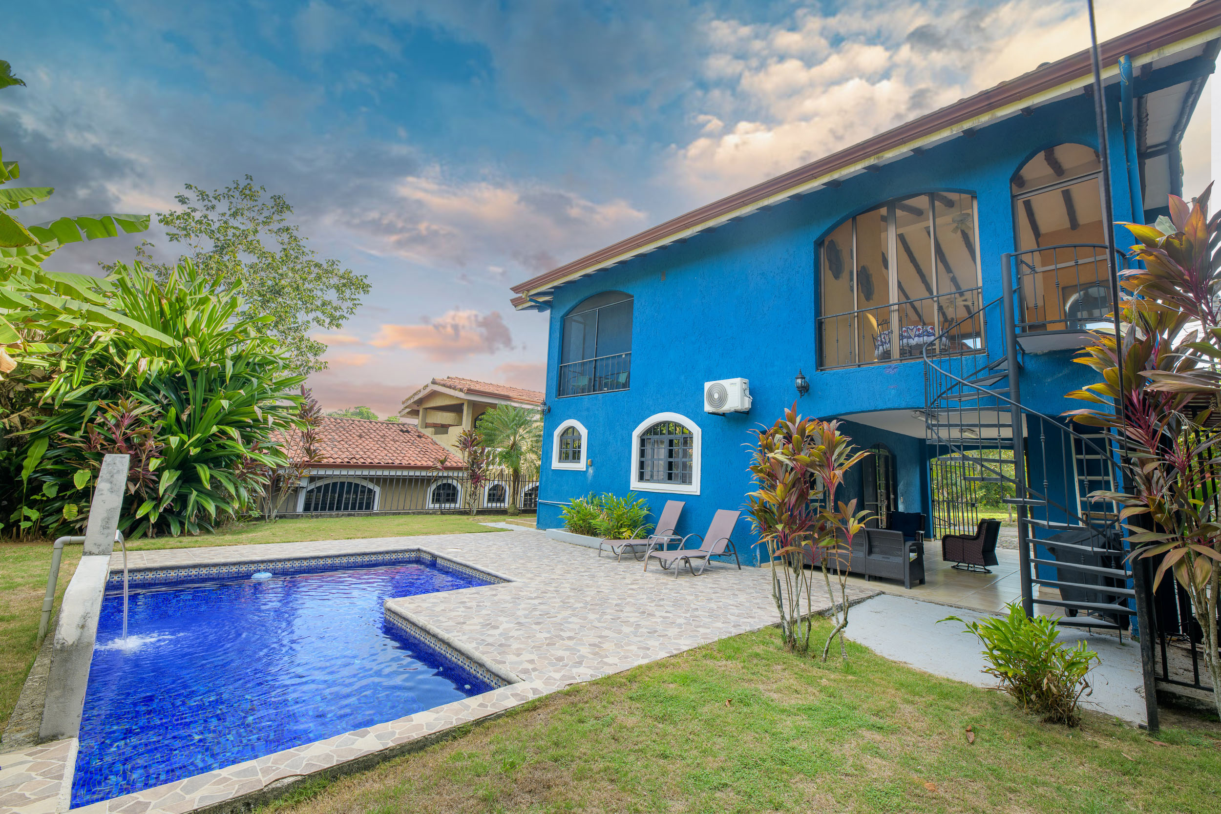 Hills 15 · Villa Blue Mimosa