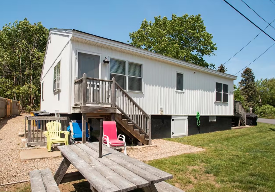 Low Tide Townhouse by Long Sands Beach (#1)