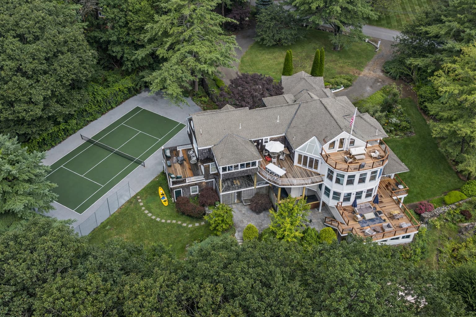Luxury Coastal Estate With Rooftop Deck And Firepit - Stunning Retreat - York