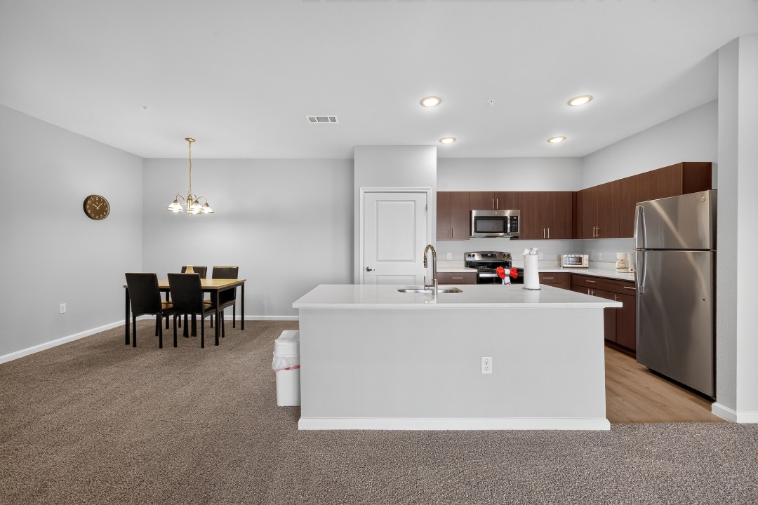 Whitewing Flats · Unit 1303 1/1