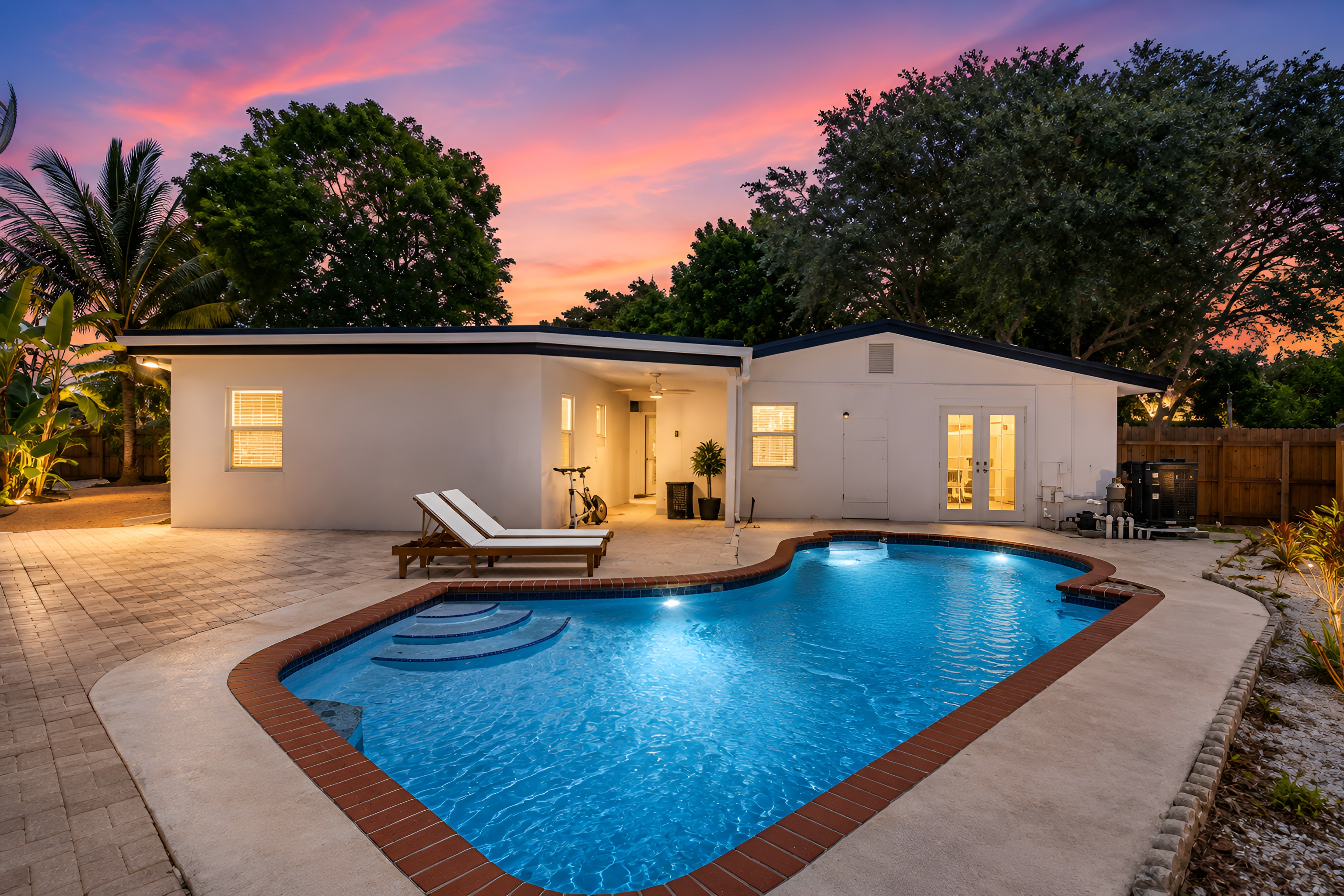 Private Pool | Sunset Backyard | Four Bedrooms - Fort Lauderdale