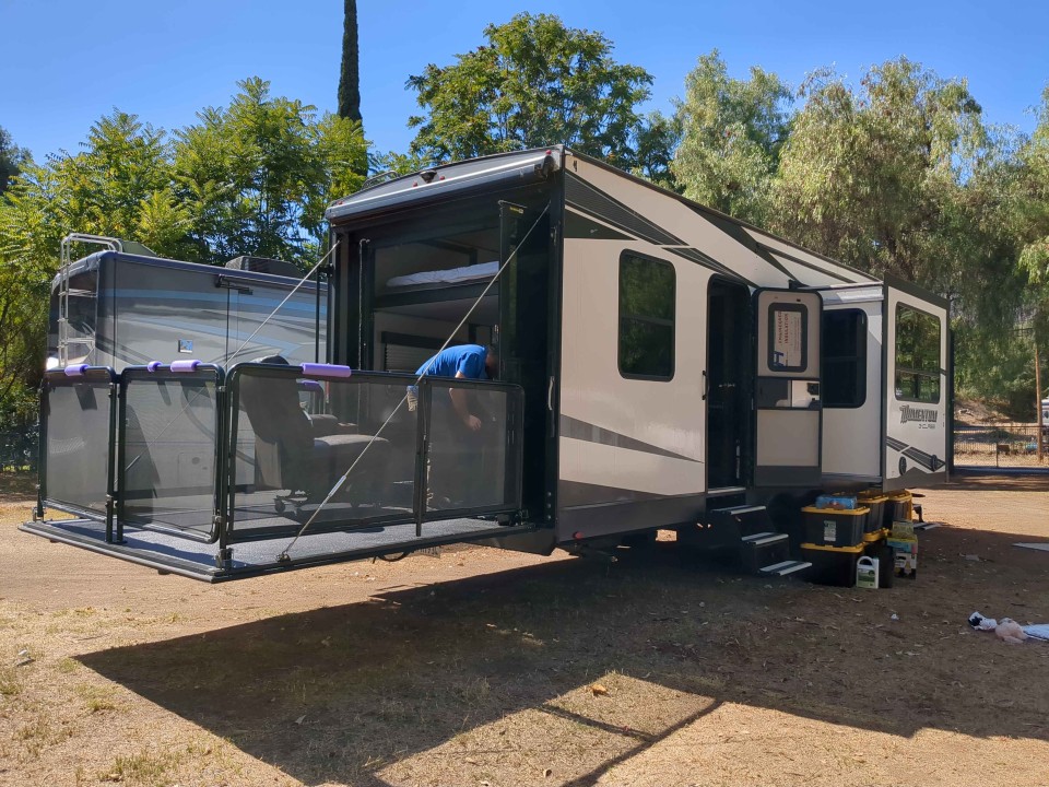 [17] 2021 Momentum 29G Toy Hauler