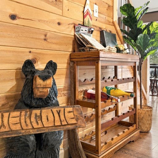 The Noble Bear himself, welcoming you in