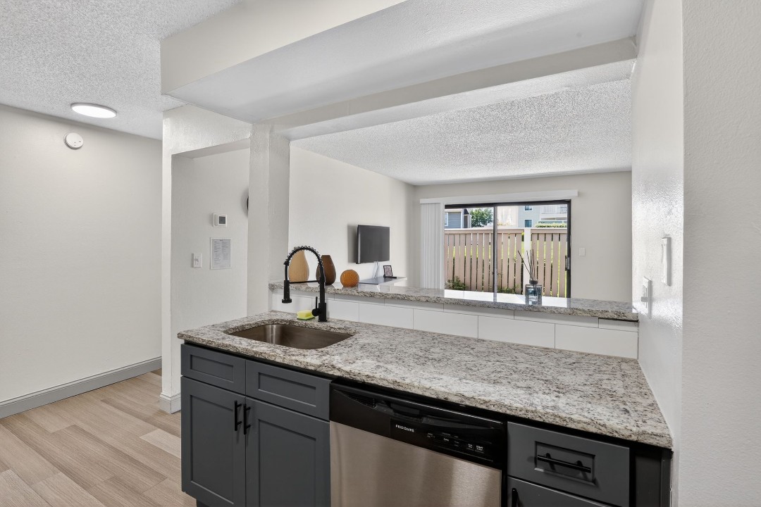 Rosehill Pointe · Unit 24 1/1
