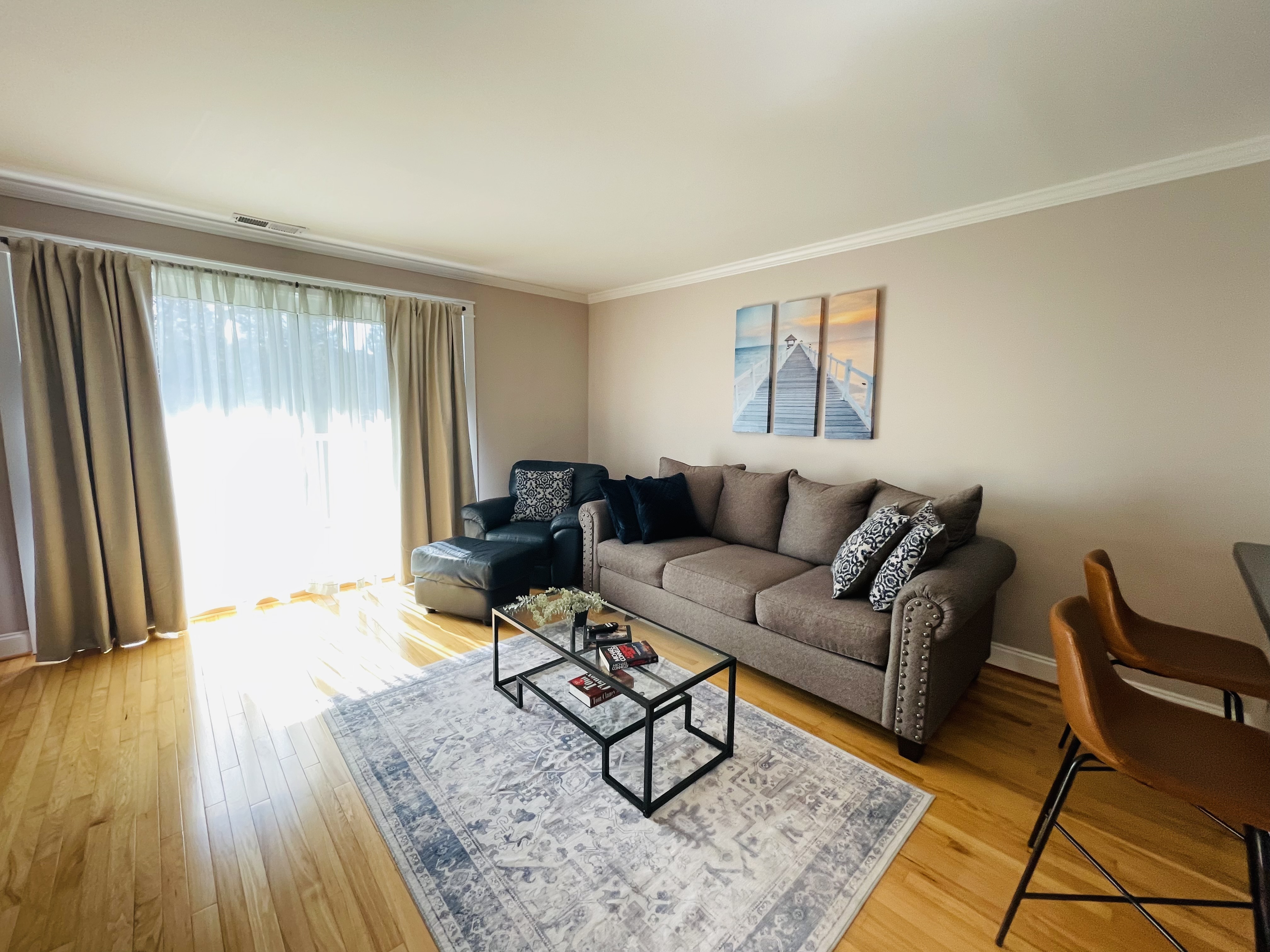Spacious Condo With Private Balcony And Pool - Stylish Tranquil Retreat - Philadelphie, PA