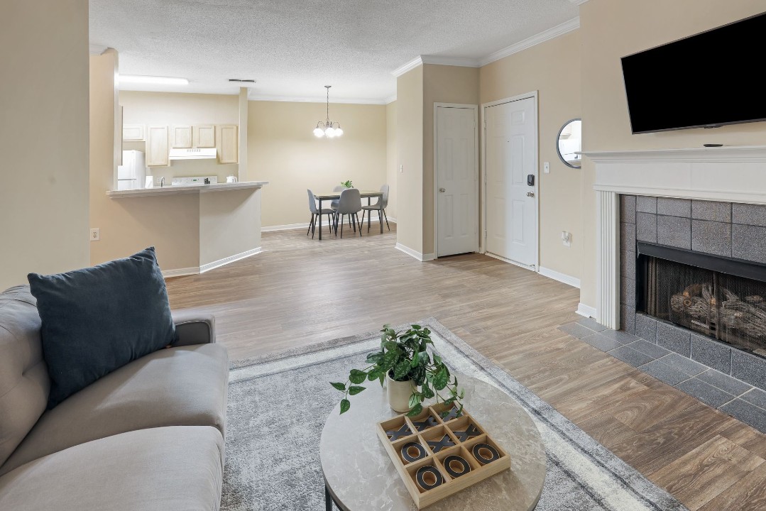 The Avenues of Lakeshore · Unit 1910 2/2