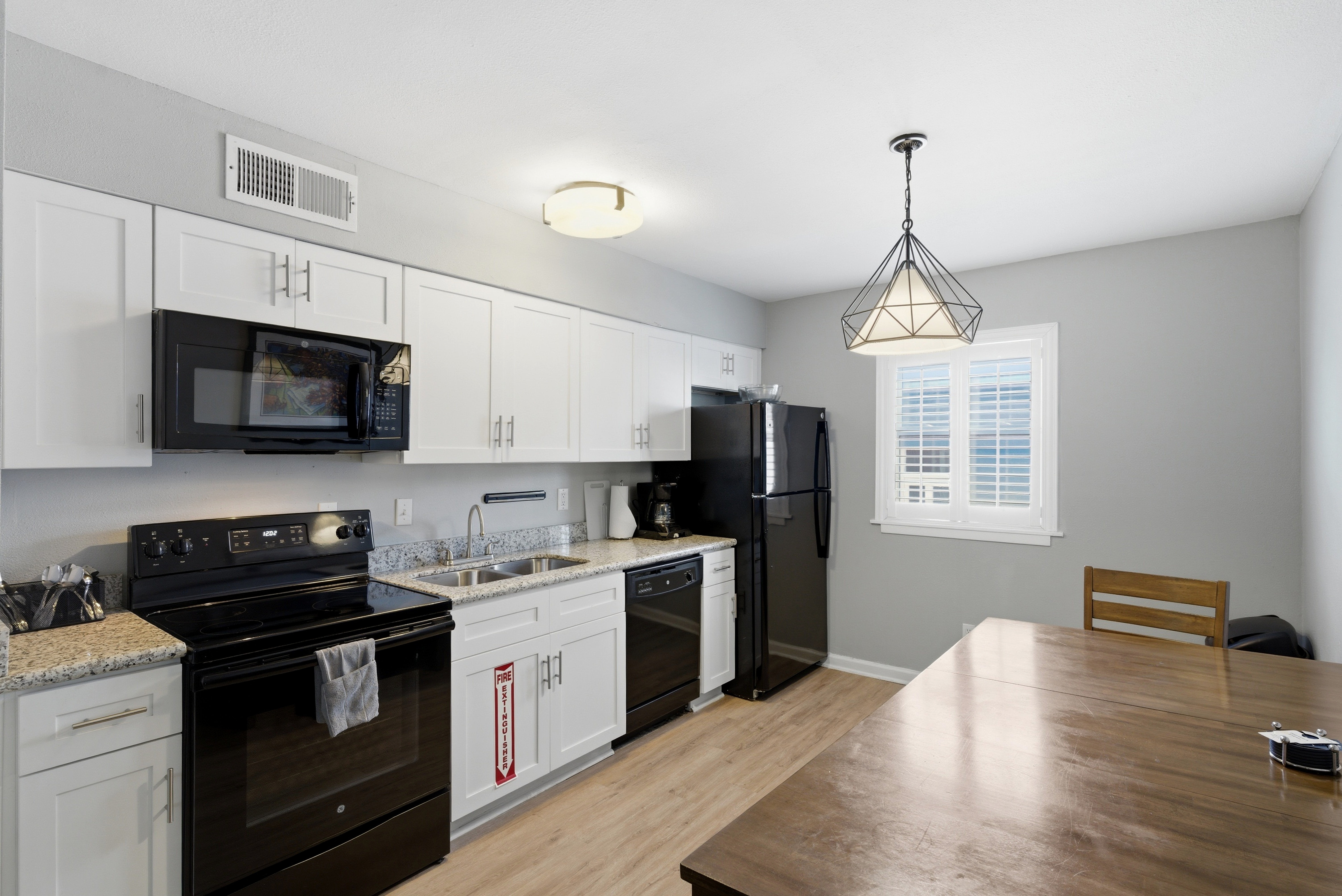Unti 205-Modern kitchen ready for home cooking